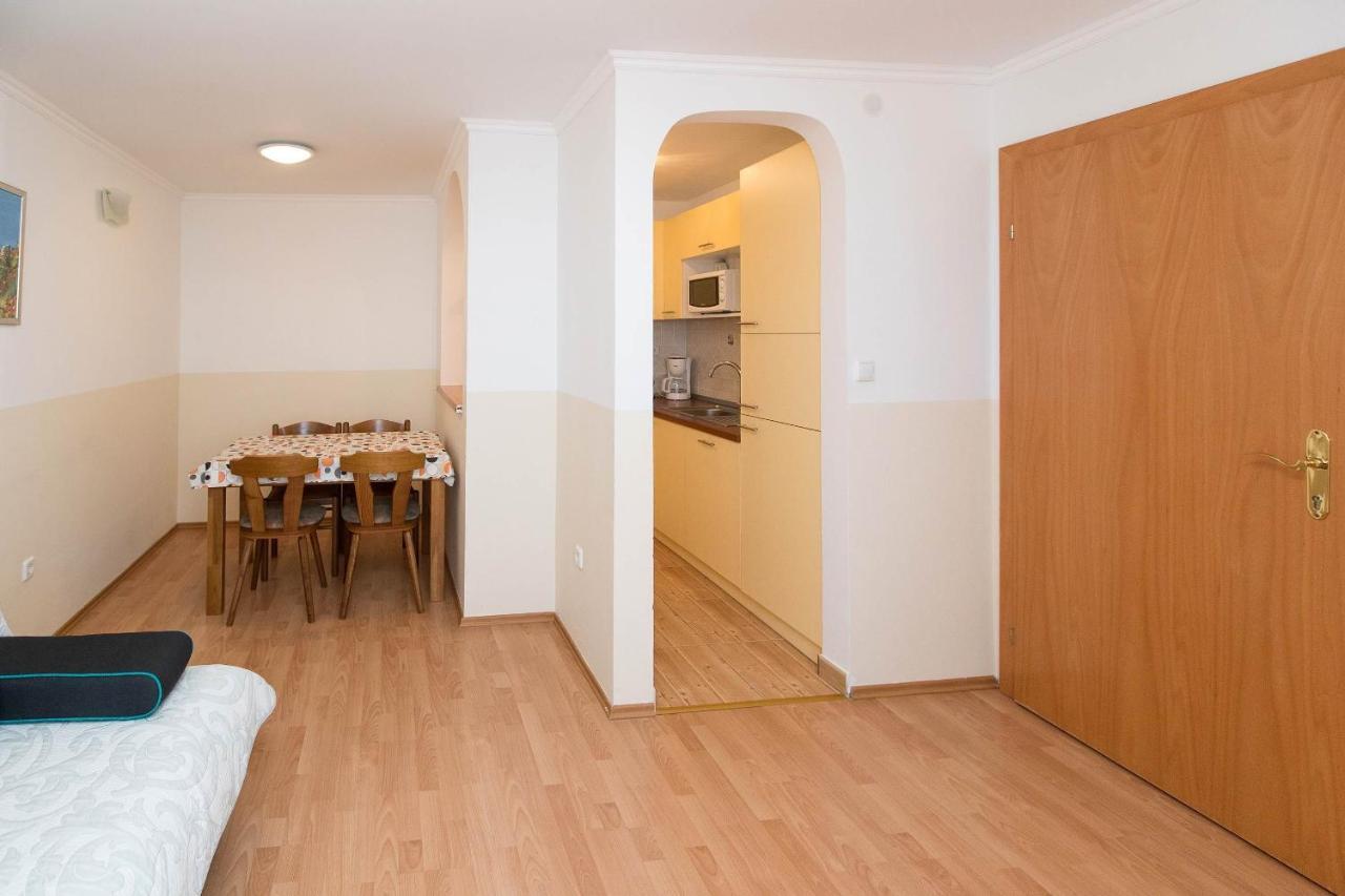 Apartments Carmen Crikvenica Luaran gambar