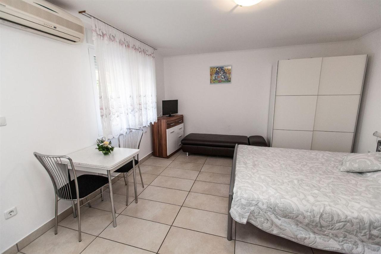 Apartments Carmen Crikvenica Luaran gambar