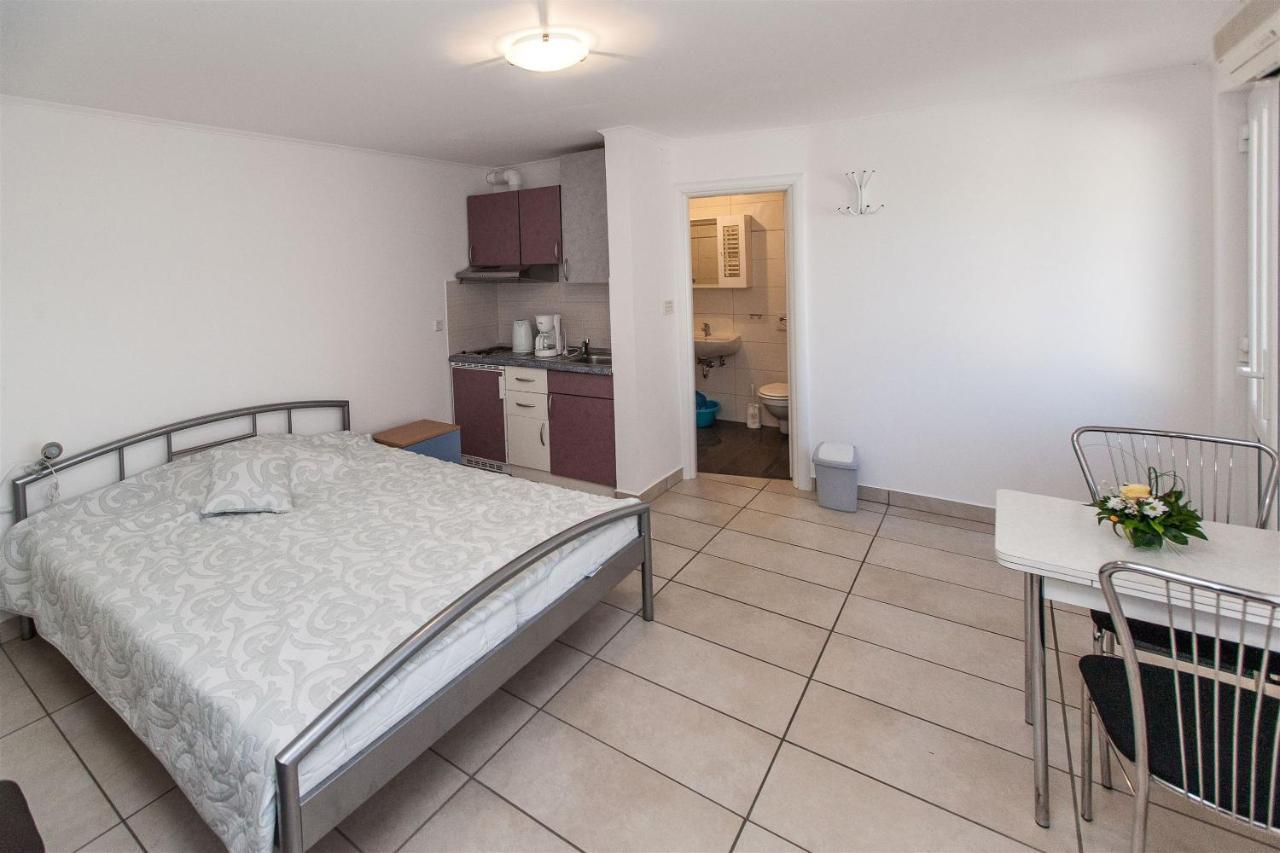 Apartments Carmen Crikvenica Luaran gambar