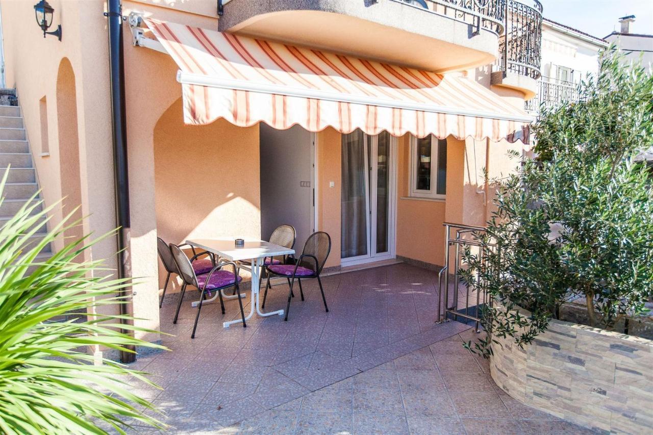 Apartments Carmen Crikvenica Luaran gambar