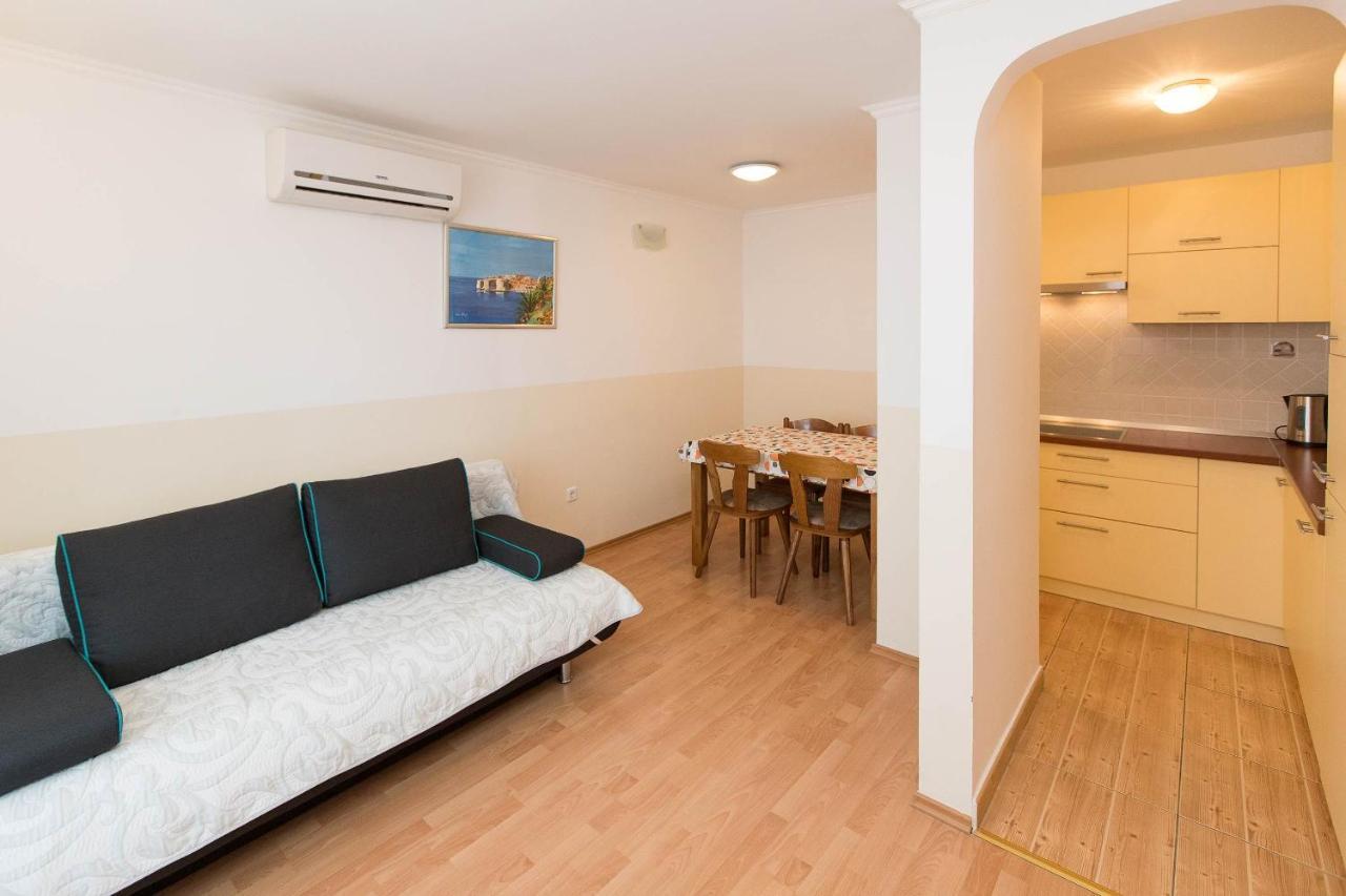 Apartments Carmen Crikvenica Luaran gambar
