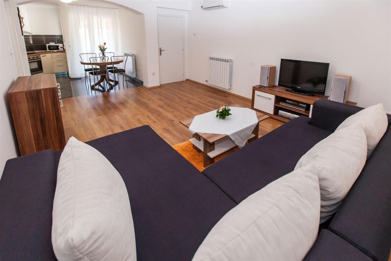Apartments Carmen Crikvenica Luaran gambar